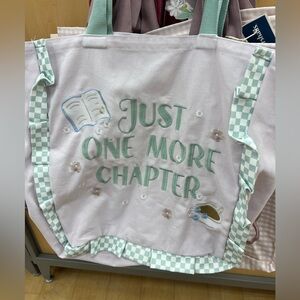 Canvas tote bag “Just one more chapter”